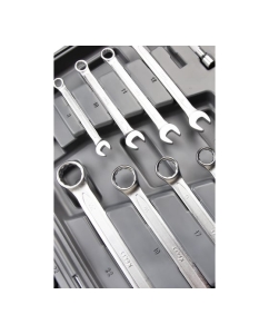 Купить Набор инструмента 1/2 Dr и 1/4 Dr 82 предметов с 12 гранными головками KRAFT KT 700681  в E-mobi