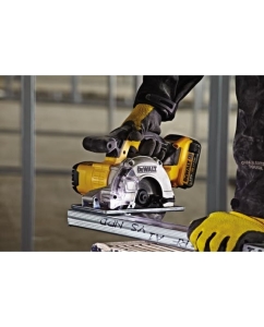Купить Аккумуляторная дисковая пила Dewalt DCS373NT-, 18 В, 140 мм, 3700 об/мин, без АКБ и ЗУ DCS373NT-XJ  в E-mobi