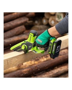 Купить Цепная мини пила аккумуляторная GreenWorks 24V, 10см, c 1хАКБ 2Ач с USB и ЗУ 2008207USB2  в E-mobi