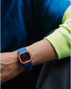 Купить Японские наручные часы Casio G-SHOCK DW-5610SC-2 с хронографом  в E-mobi