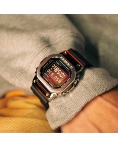Купить Японские наручные часы Casio G-SHOCK GM-5600RW-1 с хронографом  в E-mobi