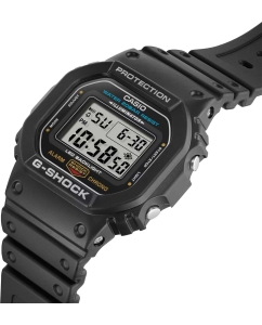Купить Японские наручные часы Casio G-SHOCK DW-5600UE-1 с хронографом  в E-mobi