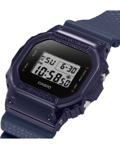 Купить Японские наручные часы Casio G-SHOCK DW-5600NNJ-2 с хронографом  в E-mobi