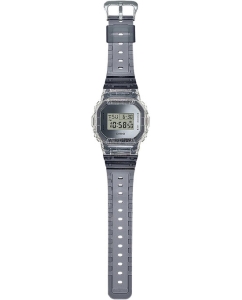 Купить Японские наручные часы Casio G-SHOCK DW-5600SK-1ER с хронографом  в E-mobi