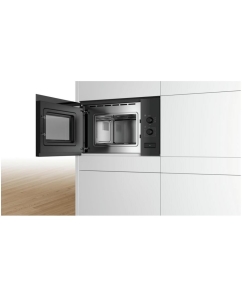 Купить Встраиваемая микроволновая печь Bosch BFL 520MB0 черный  в E-mobi